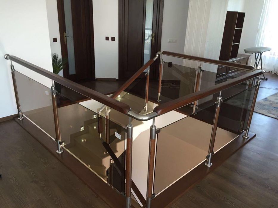 Balustrazi de inox,scara fier forjat si scari de lemn.