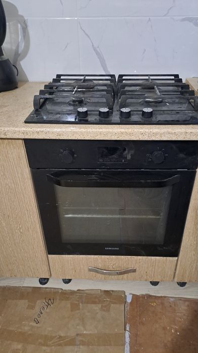 Продам дешево газов.поверх+духовку SAMSUNG. Б/у, рабочая. Надо помыть.