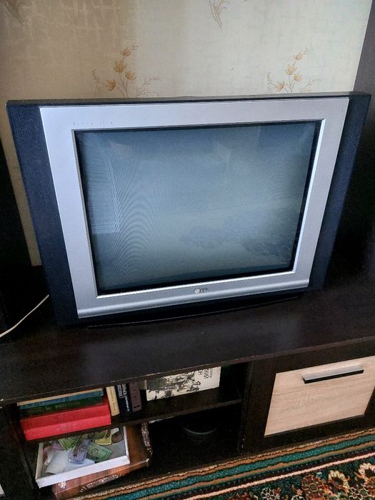 Телевизор LG  для дома или дачи