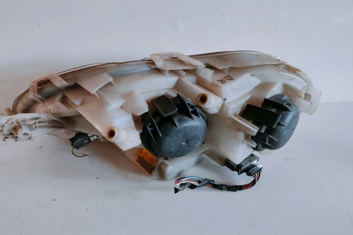 Far dreapta (cleme rupte) 0301169202 Smart Fortwo prima generatie (fa