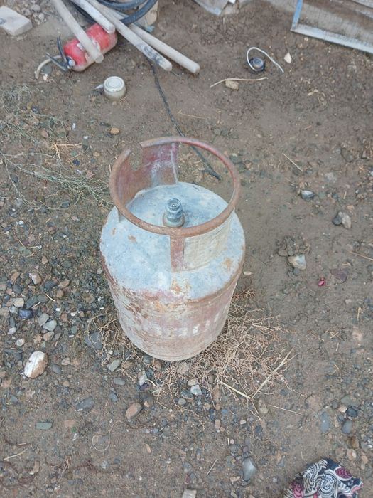 Газовый кислородный балон продам маленький и большой