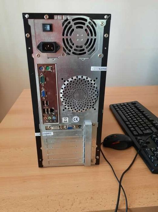 компютър  настолен