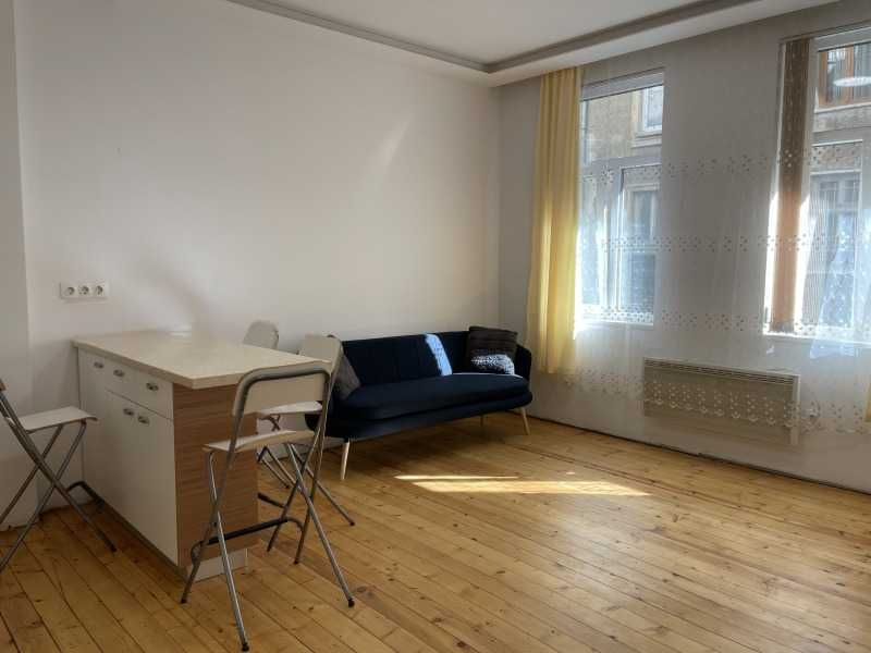 Дава се под наем Тристаен апартамент в София, Център - 70 кв.м за 701.25 € - Снимка #1