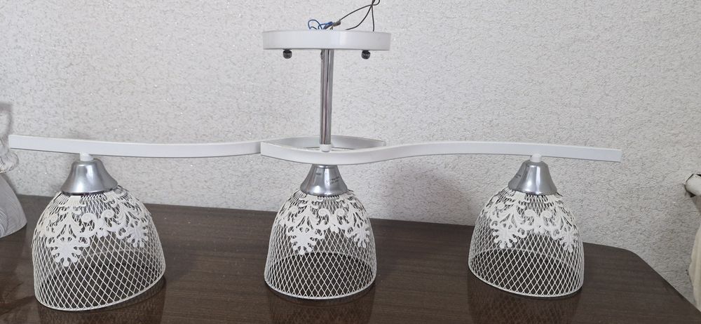 Продам люстры дешево