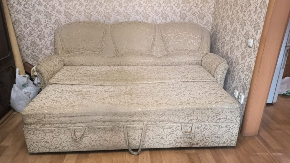 Отдам бесплатно диван самовывоз.