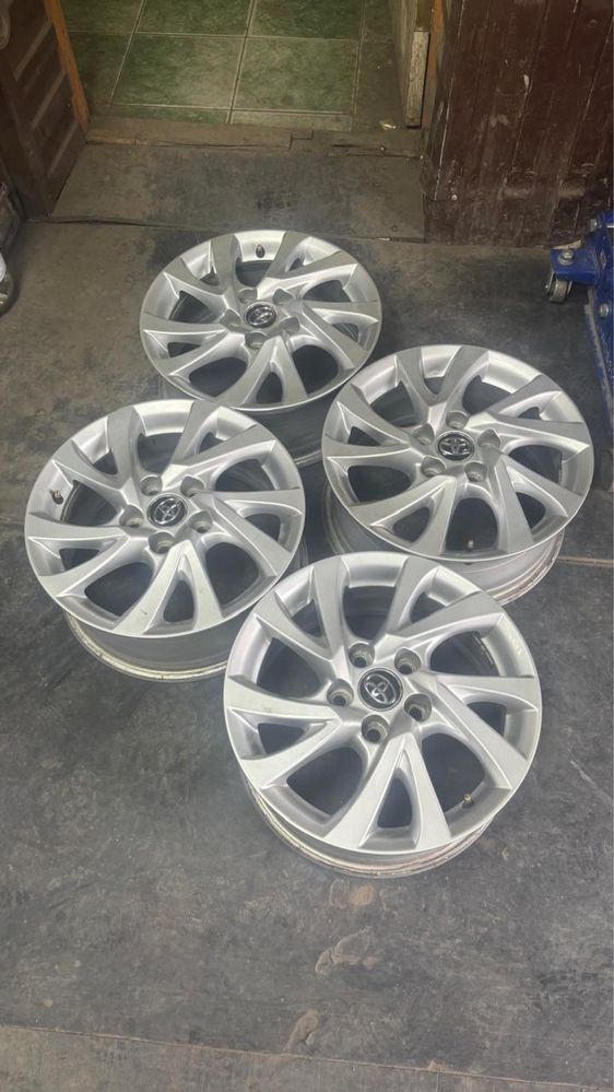 Продам диски R16 литые