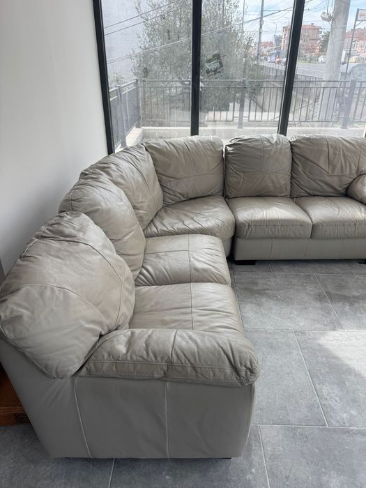 Кожен диван цвят сив