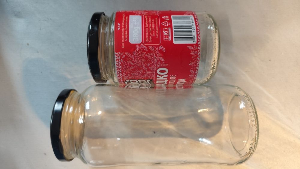 Подарявам буркани