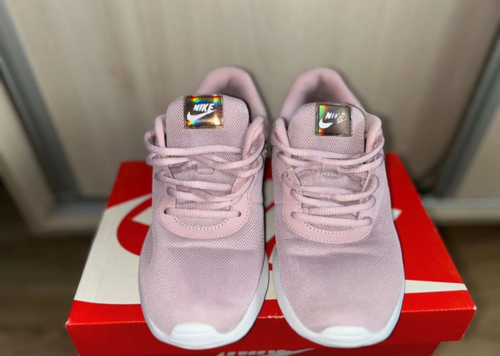 Adidași Nike Tanjun