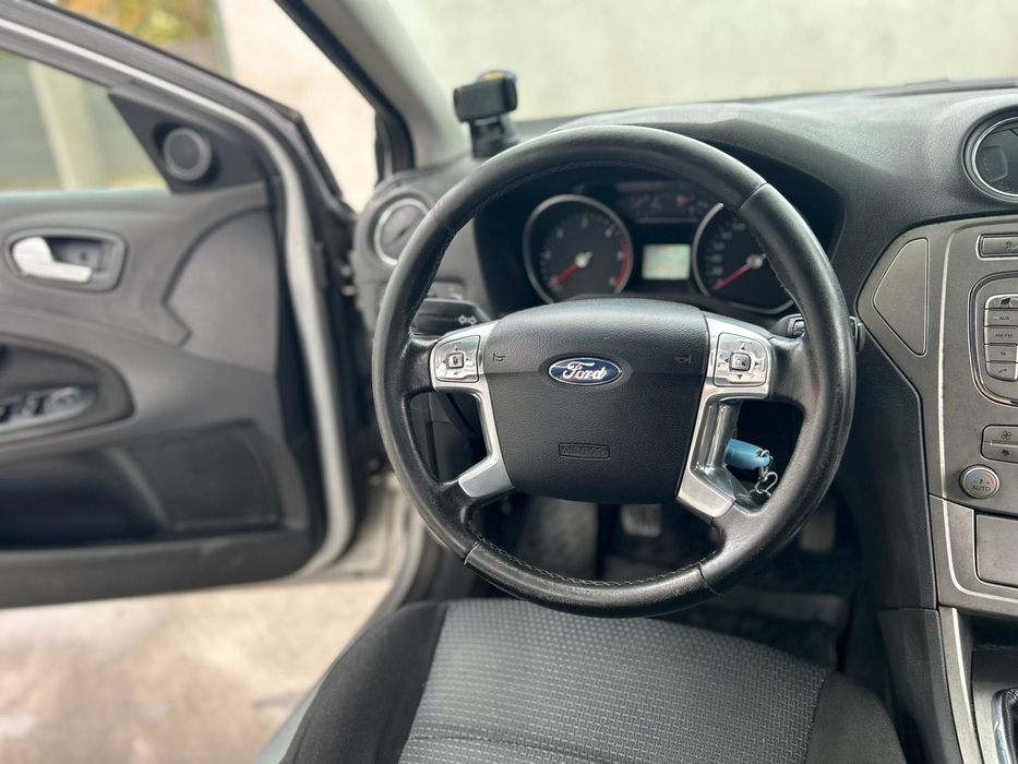 Vând Ford Mondeo
