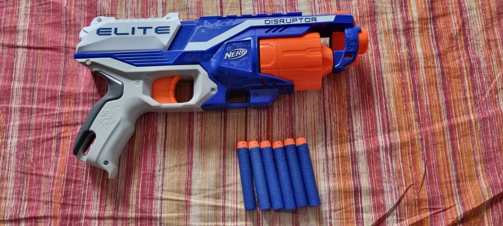 Vând arme Nerf second-hand în stare perfectă