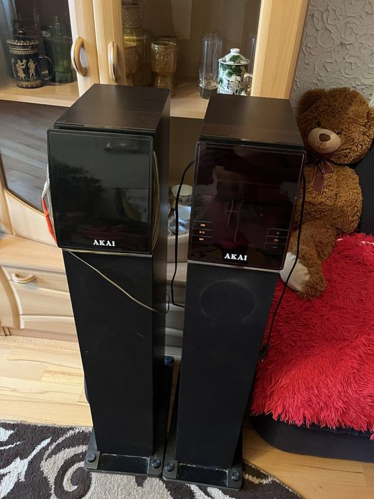 2 boxe AKAI utilizat ca nou