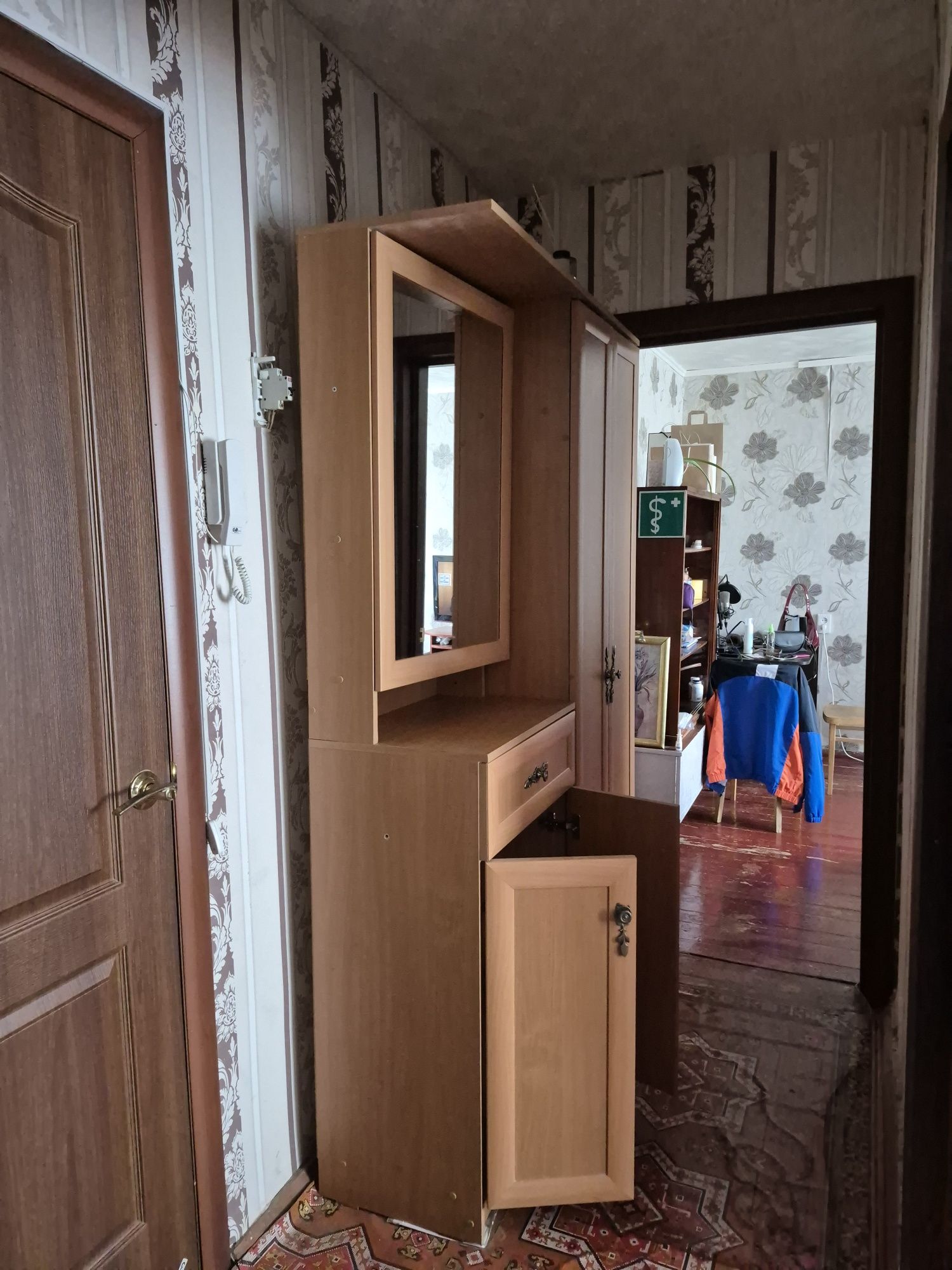 Шкаф в прихожую для верхней одежды