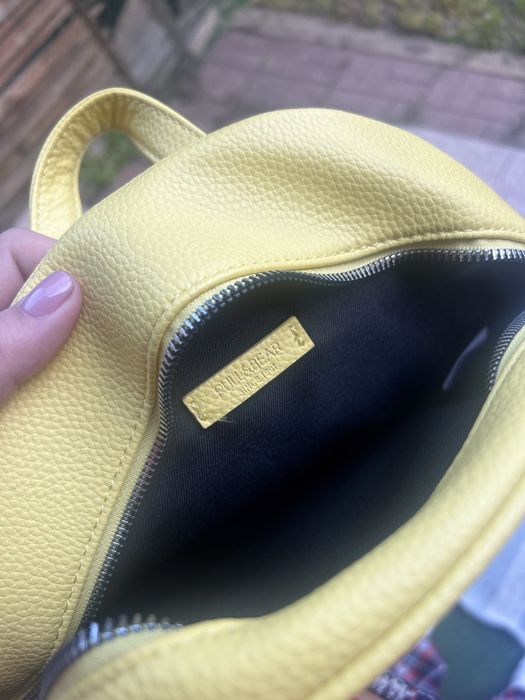 Жълта раничка Pull&Bear