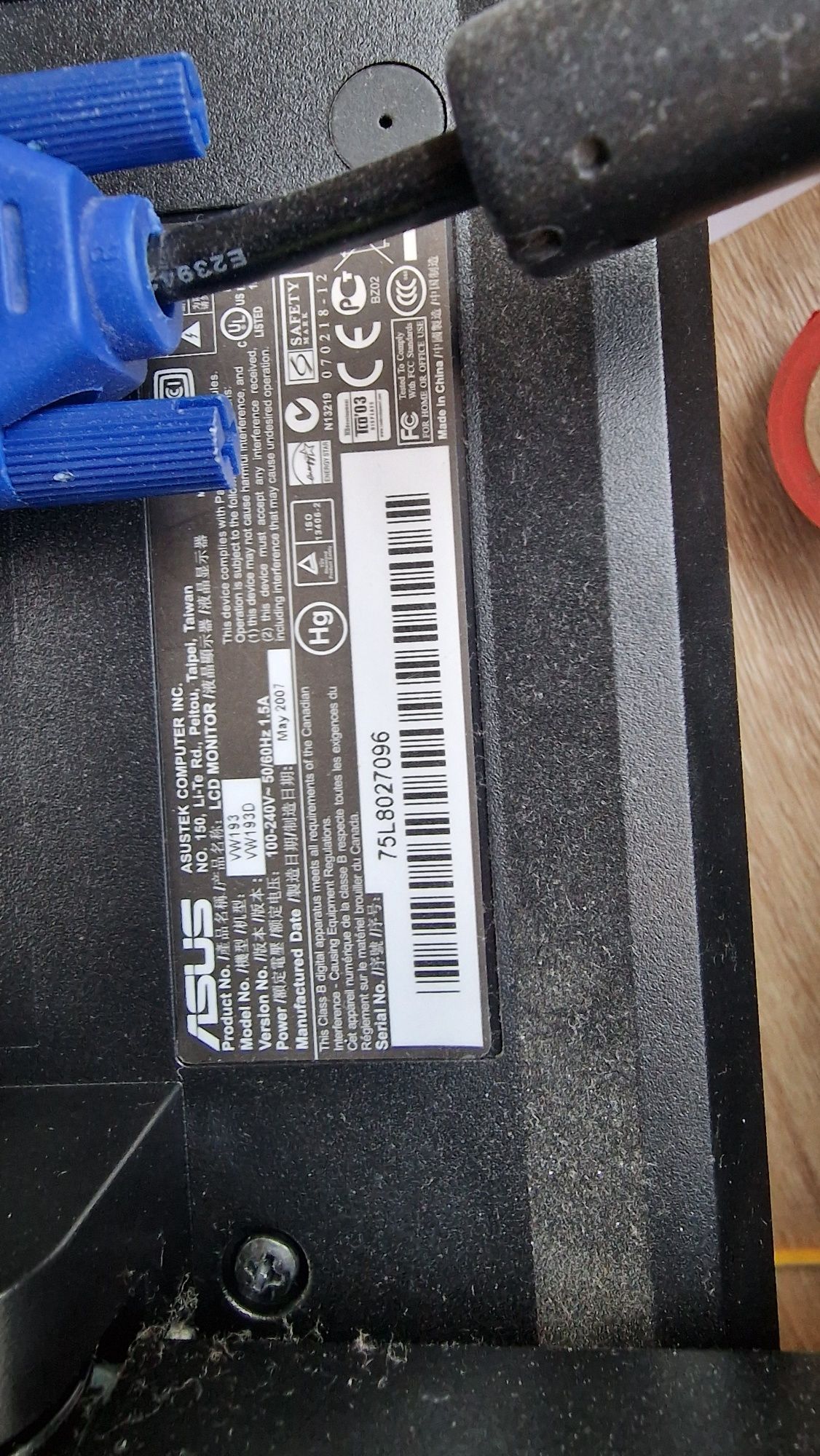 Продавам монитор Asus 19"