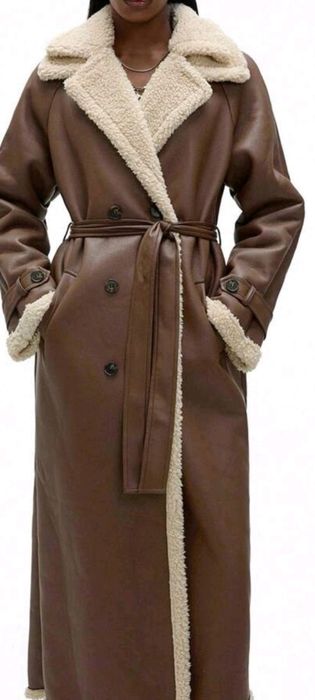 Pardesiu damă din colecția Reserved