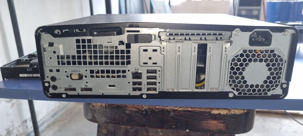 HP 800 G3 компютърна кутия с захранване и неработещо дъно