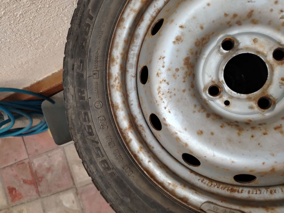 Vând 4 roți de iarnă 185/65/15