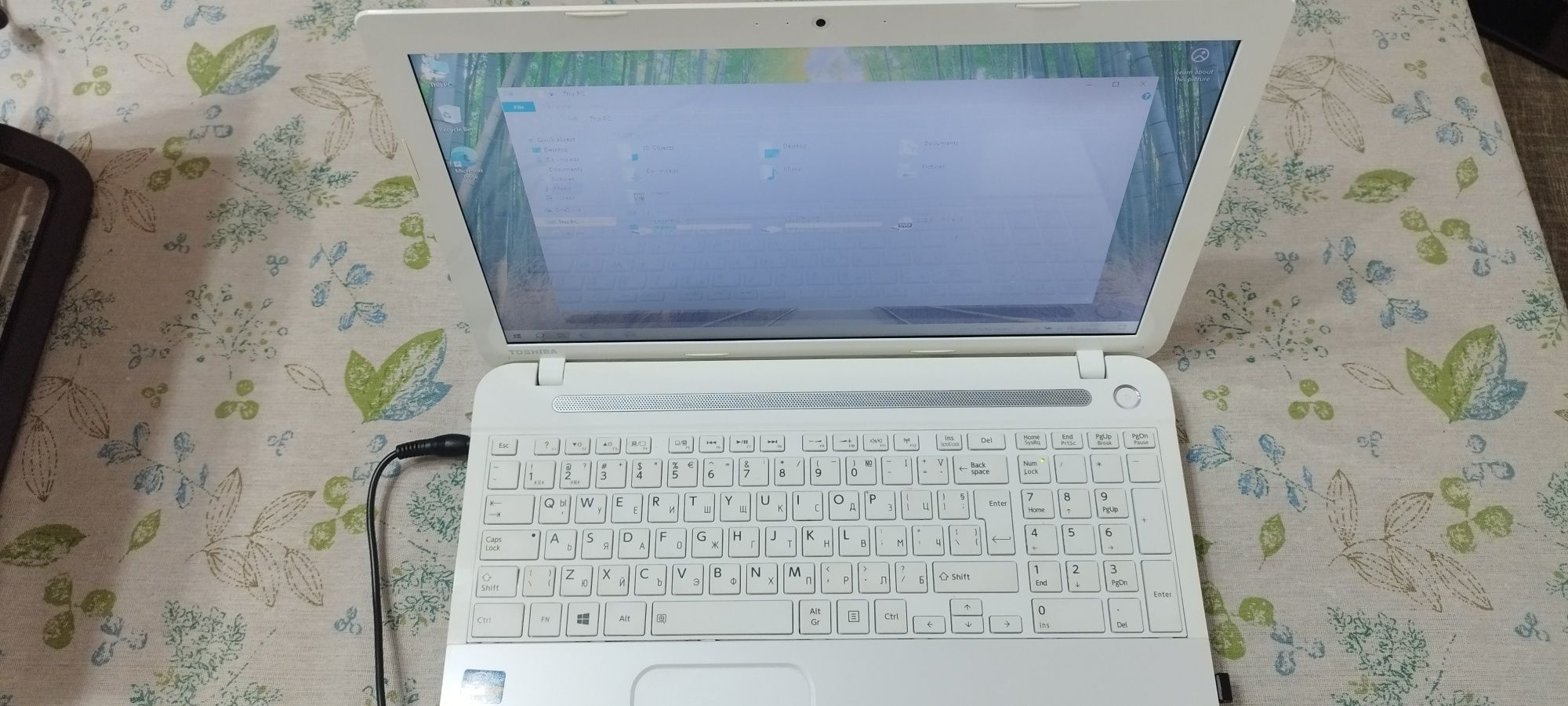 Лаптоп Toshiba C55 бял