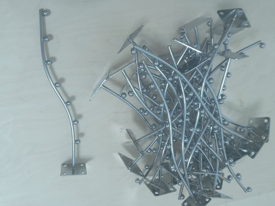 Вешалки Разные 3-4 вида разные в отличном состоянии.