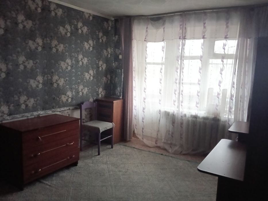 Срочно ! 2 х ком квар на 4/4эт. Жукова 13