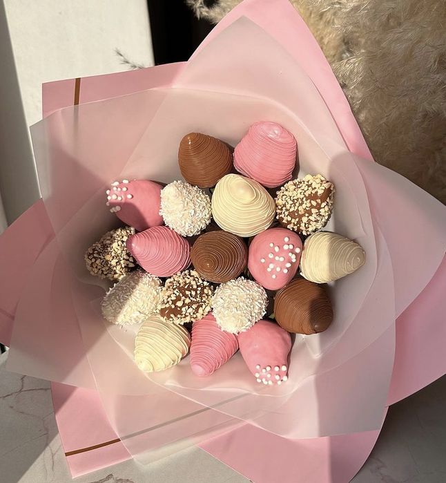 Клубника в шоколаде,цветы подарки есть  Kaspi red