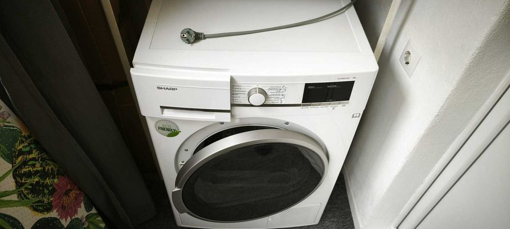 Uscator de rufe SHARP