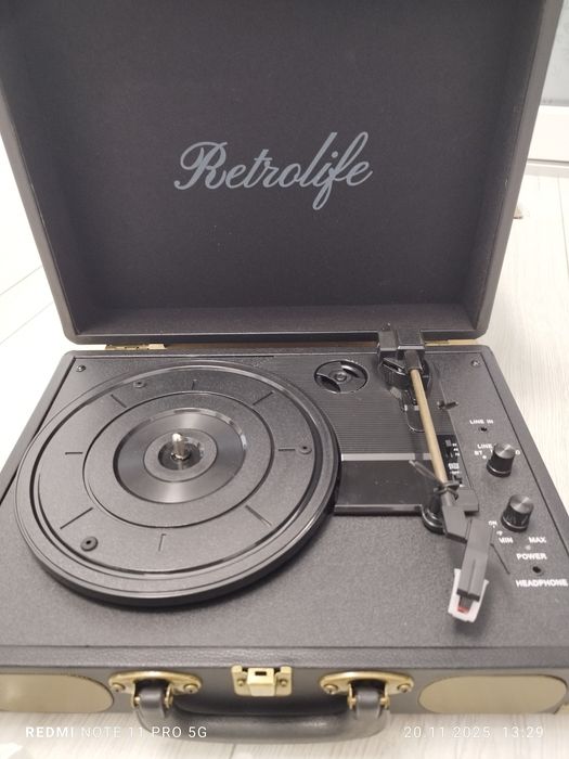Pick-up ,,gramofon,,valiza cu vinil, bluetooth, auxiliar, boxa incorpo