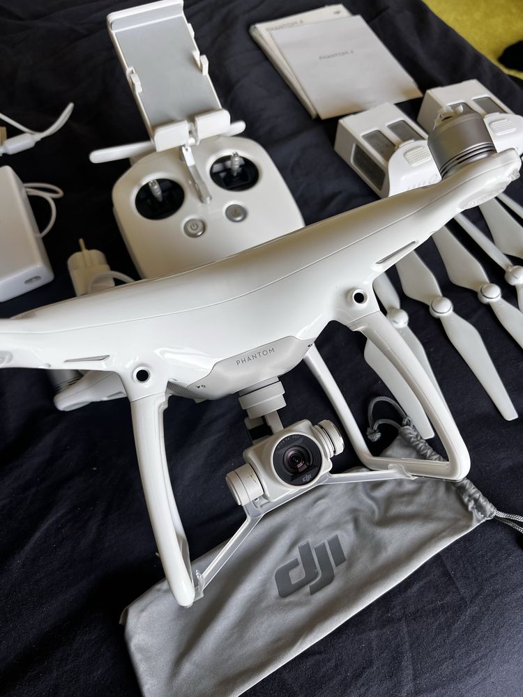 дрон DJI Phantom 4