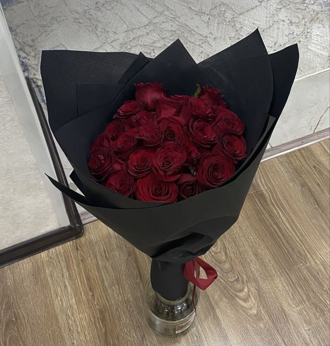 Очень красивые красных роз длиной 75 см - 25 штук