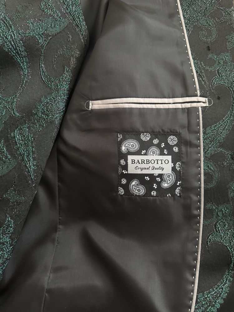 Costum elegant barbat