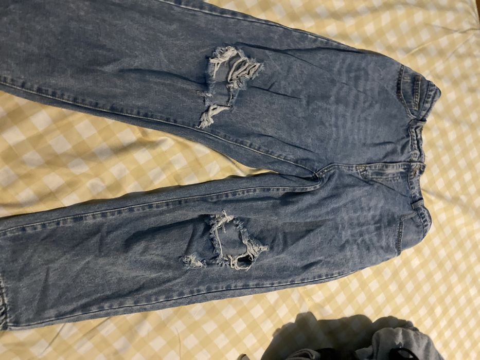 Blugi rupti marimea 1XL