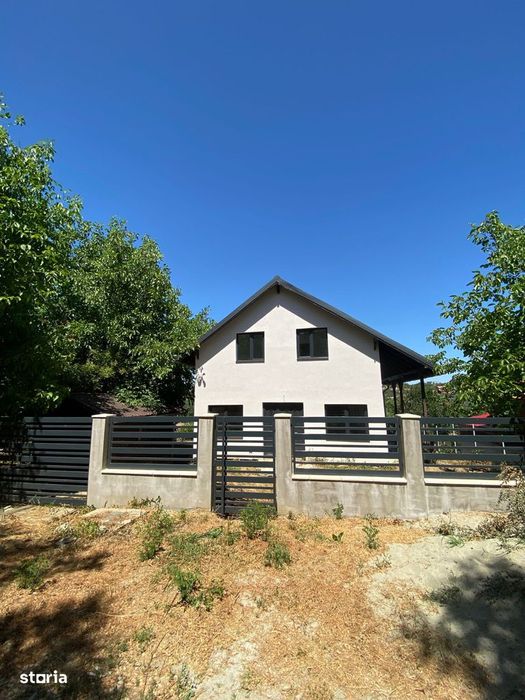 Casă Paleu recent renovat