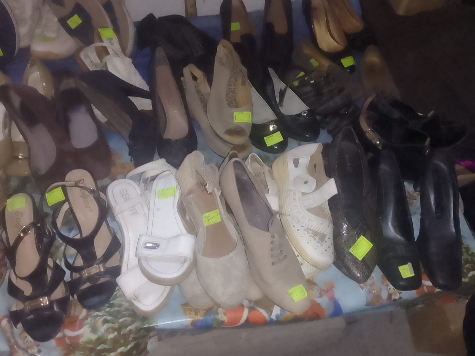 Продам женские туфли разных размеров мужские обувь есть на продажу тож