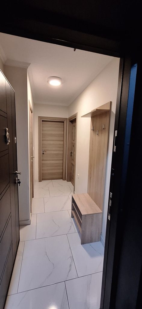 Дава се под наем Двустаен апартамент в Разград, Център - 50 кв.м за 331.5 € - Снимка #2