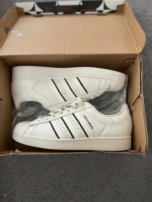 Adidas Superstar special edition 44