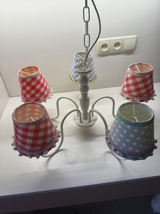 Продаеться люстра и бра в отличном состоянии