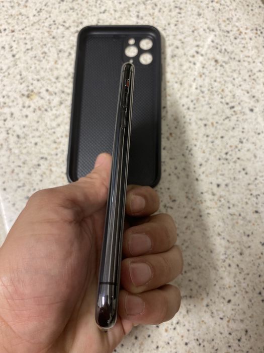 Iphone 11 Pro cu folie si huse