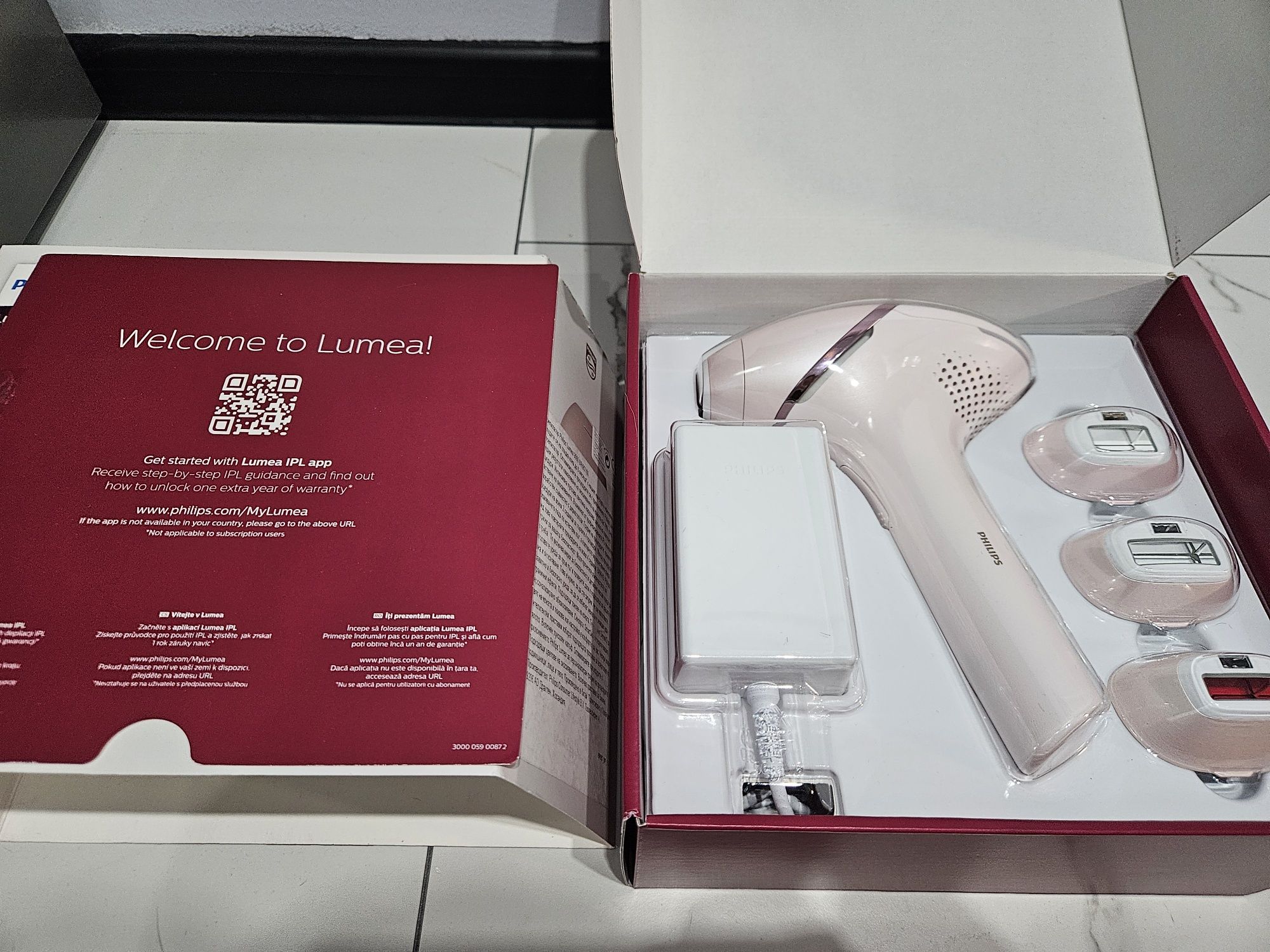 Фотоепилатор Philips Lumea 9000