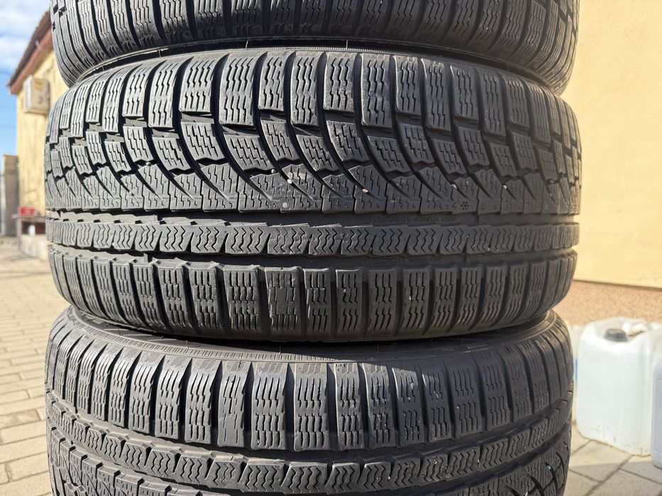 Anvelope 235 45 18 Nokian Iarna