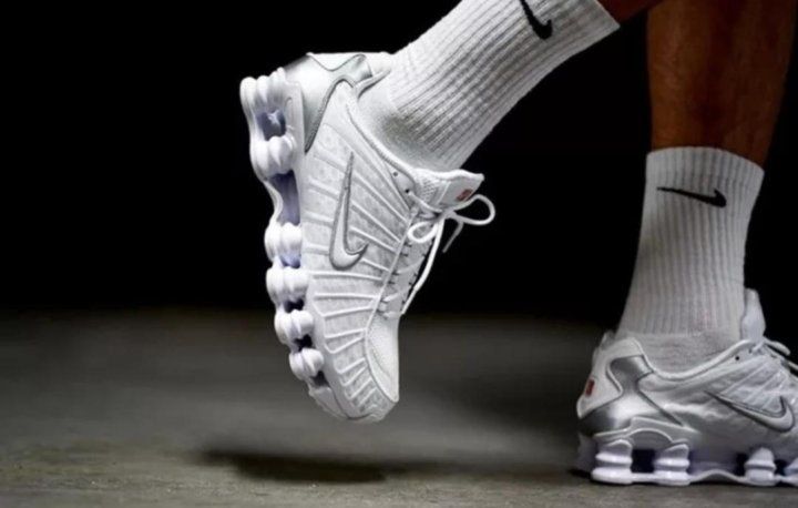 Кроссовки Nike Shox