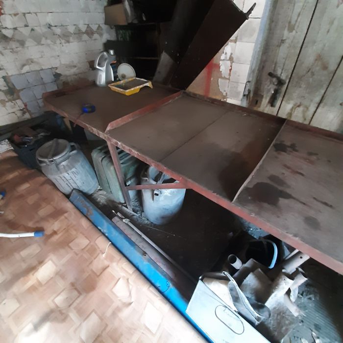 Продам стол железный