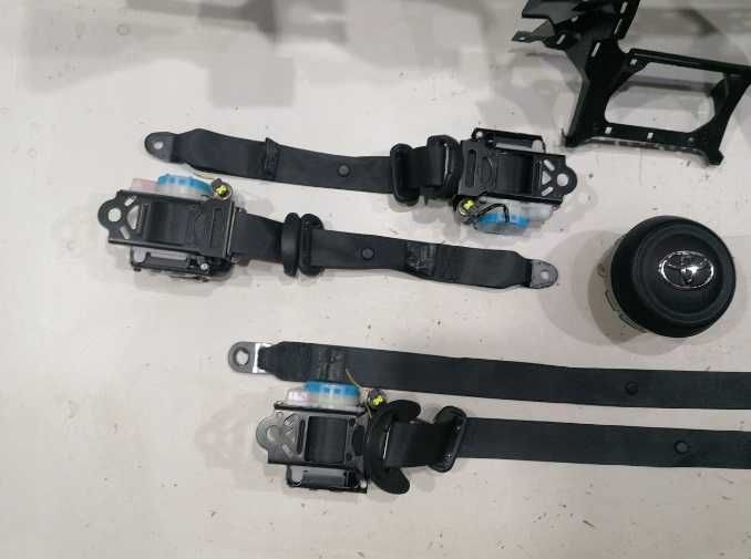 Toyota Yaris 4 CROSS - kit airbag - plansa bord -  centuri siguranta