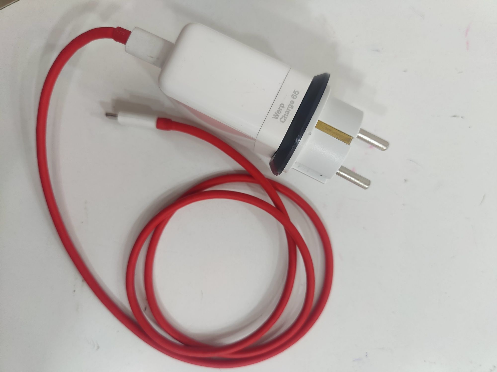 OnePlus 9 5g.  Aybi yo  ekran toza obemen usiga teng telga