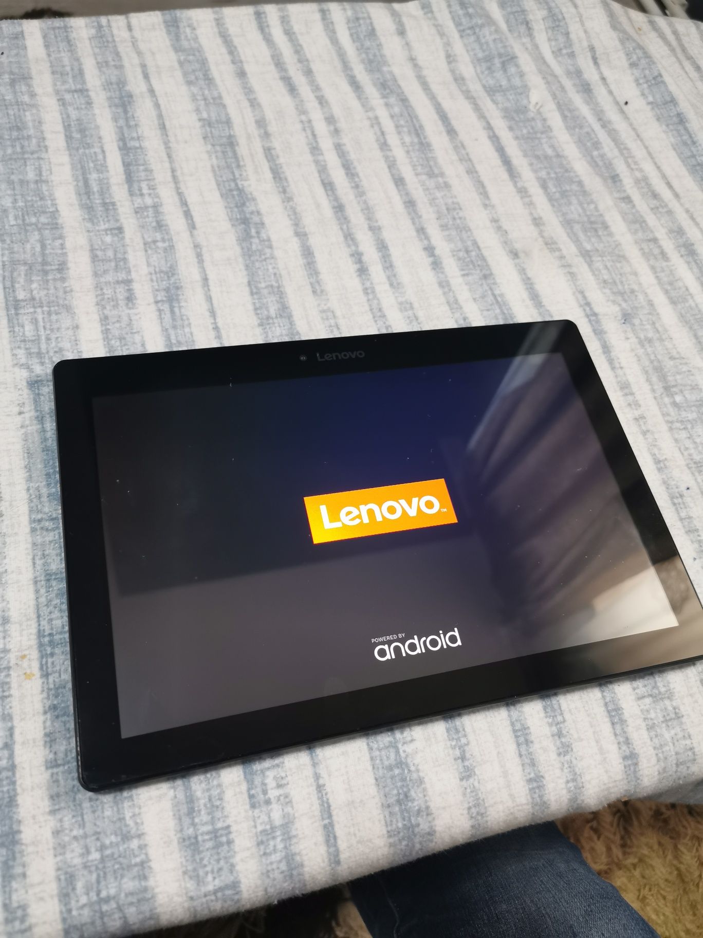 Tableta Lenovo cu sim mare