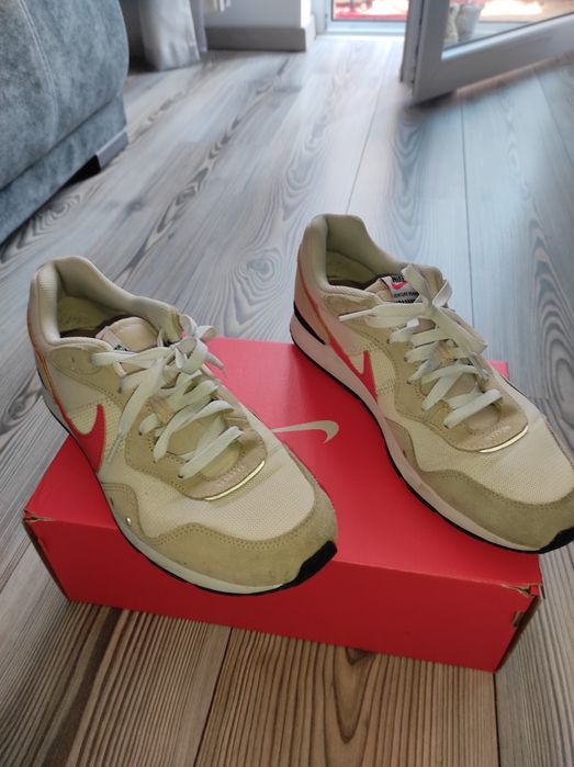 Adidasi sport nike venture runner