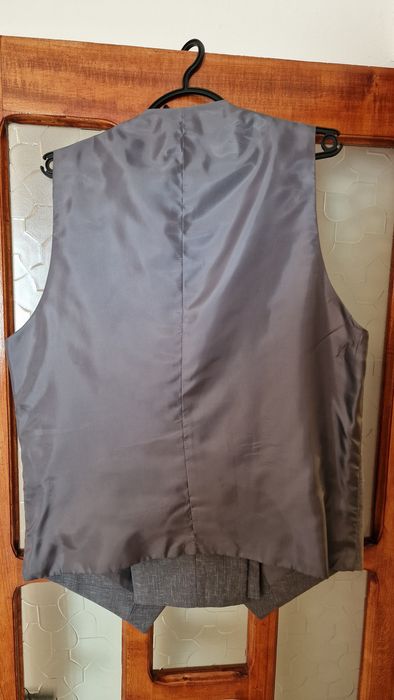 Vând costum bărbați elegant