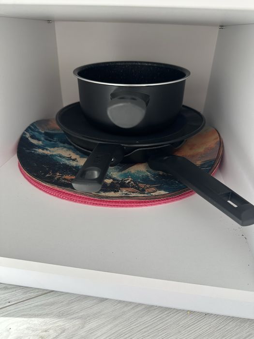 Чаши, чинии, ножове, всичко за 50 лв