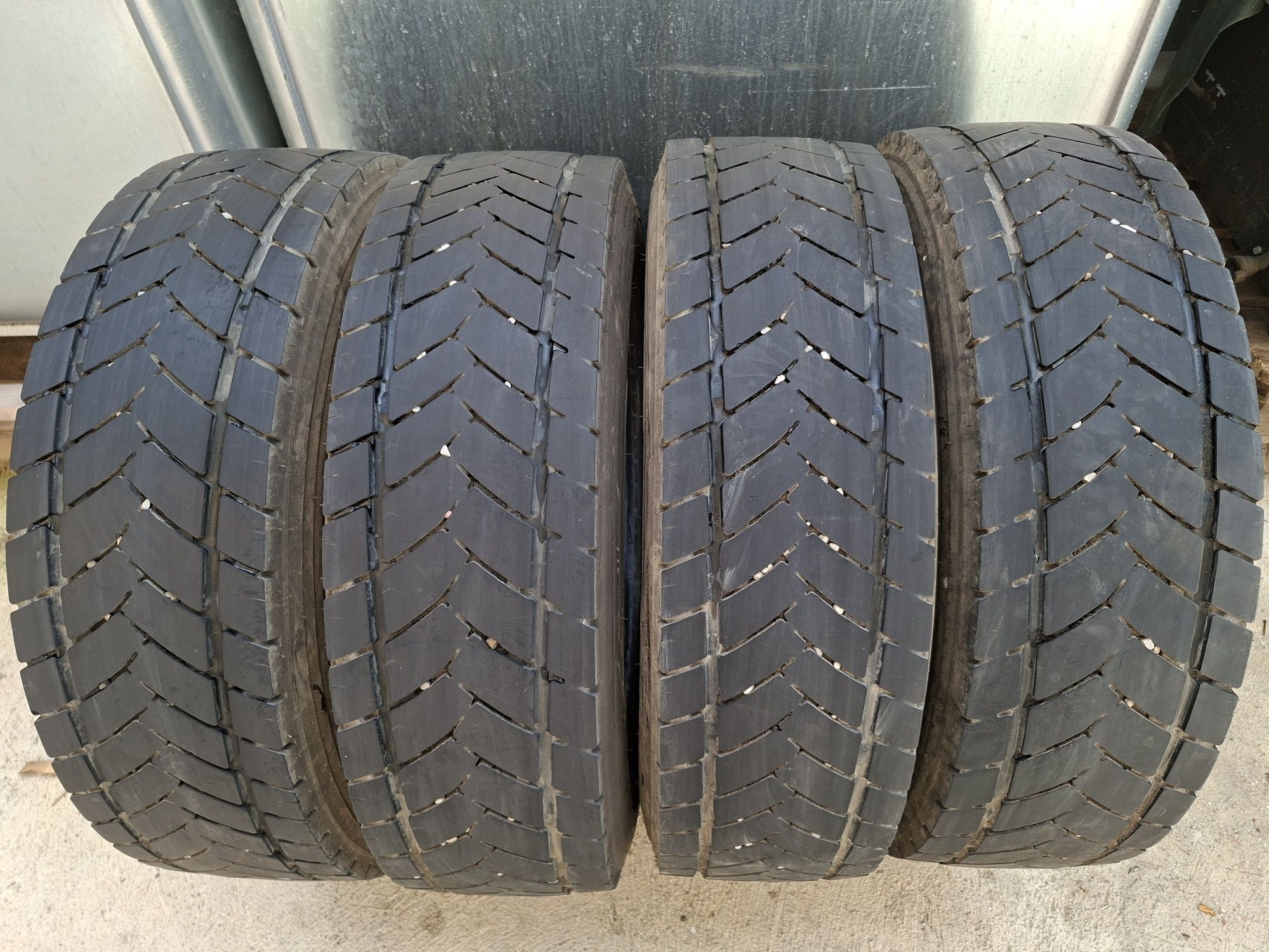 4 броя 215 75 17.5  Goodyear