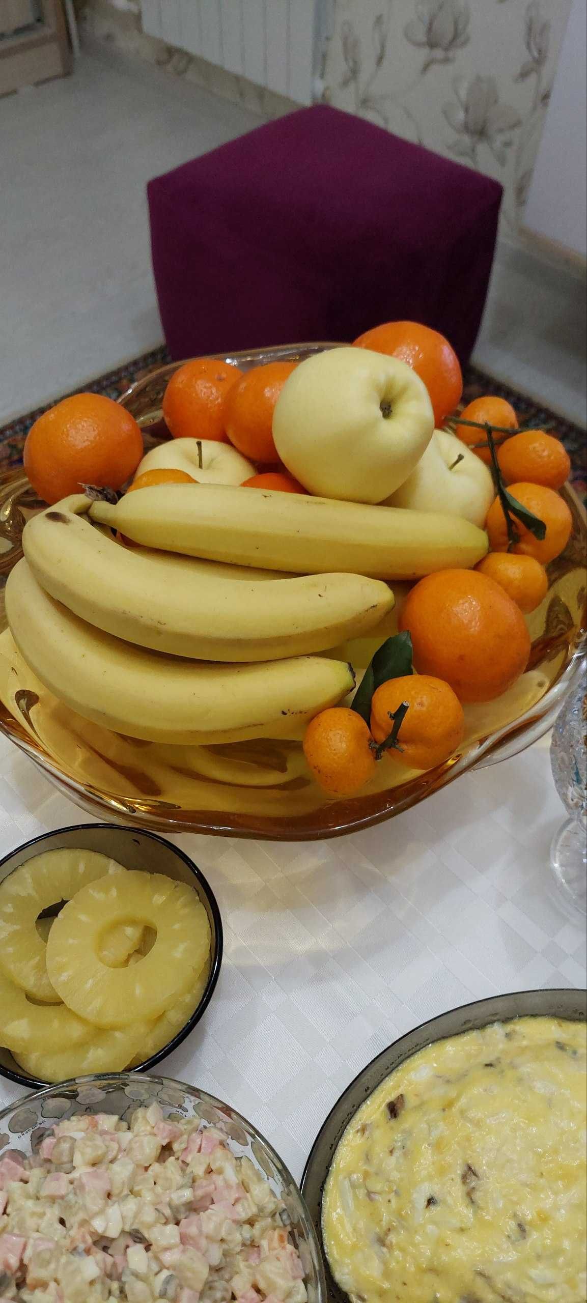Продам две стеклянные вазы